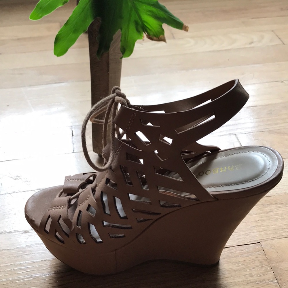 Bamboo Tan Wedges